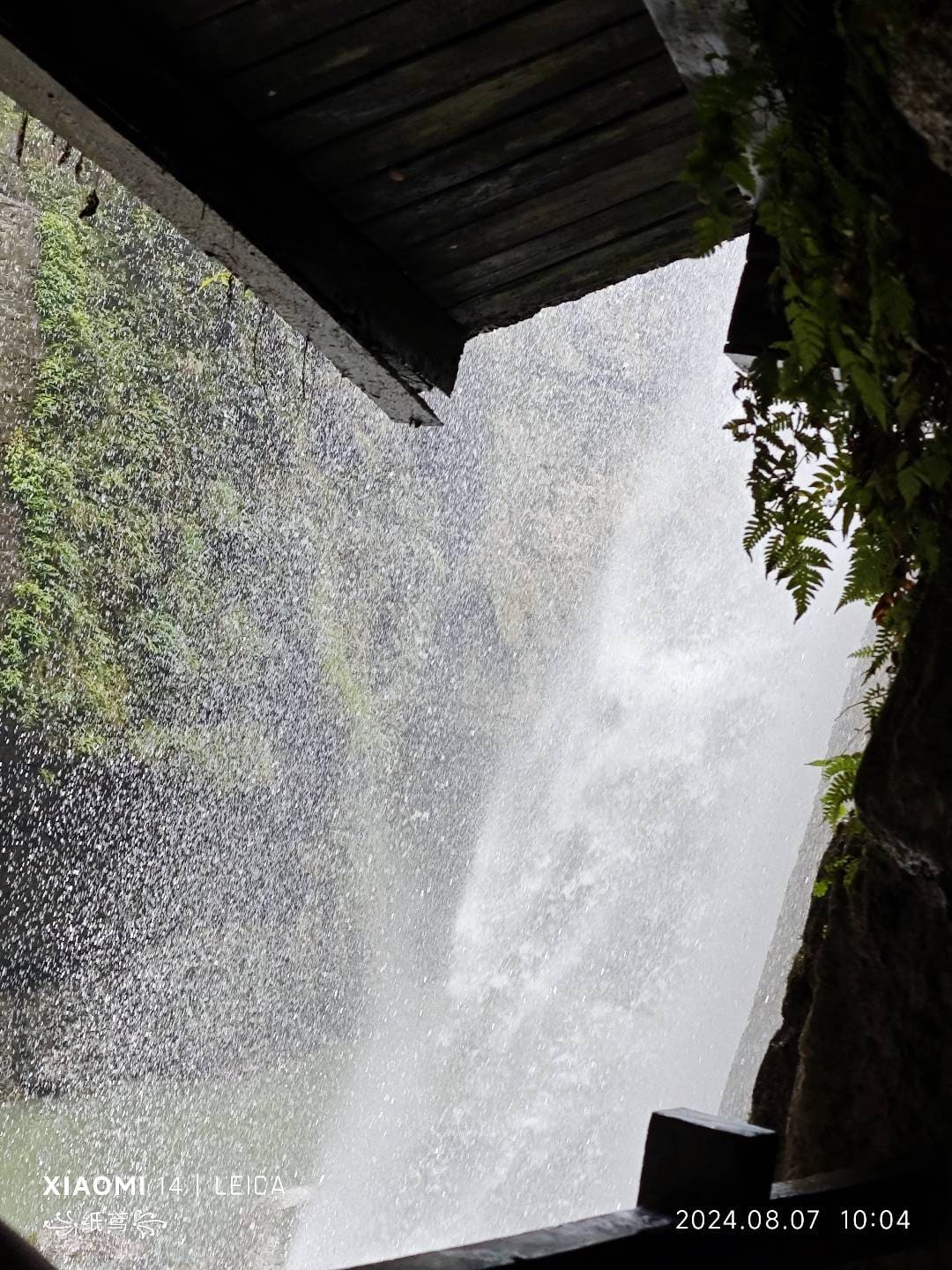 雨后的水帘